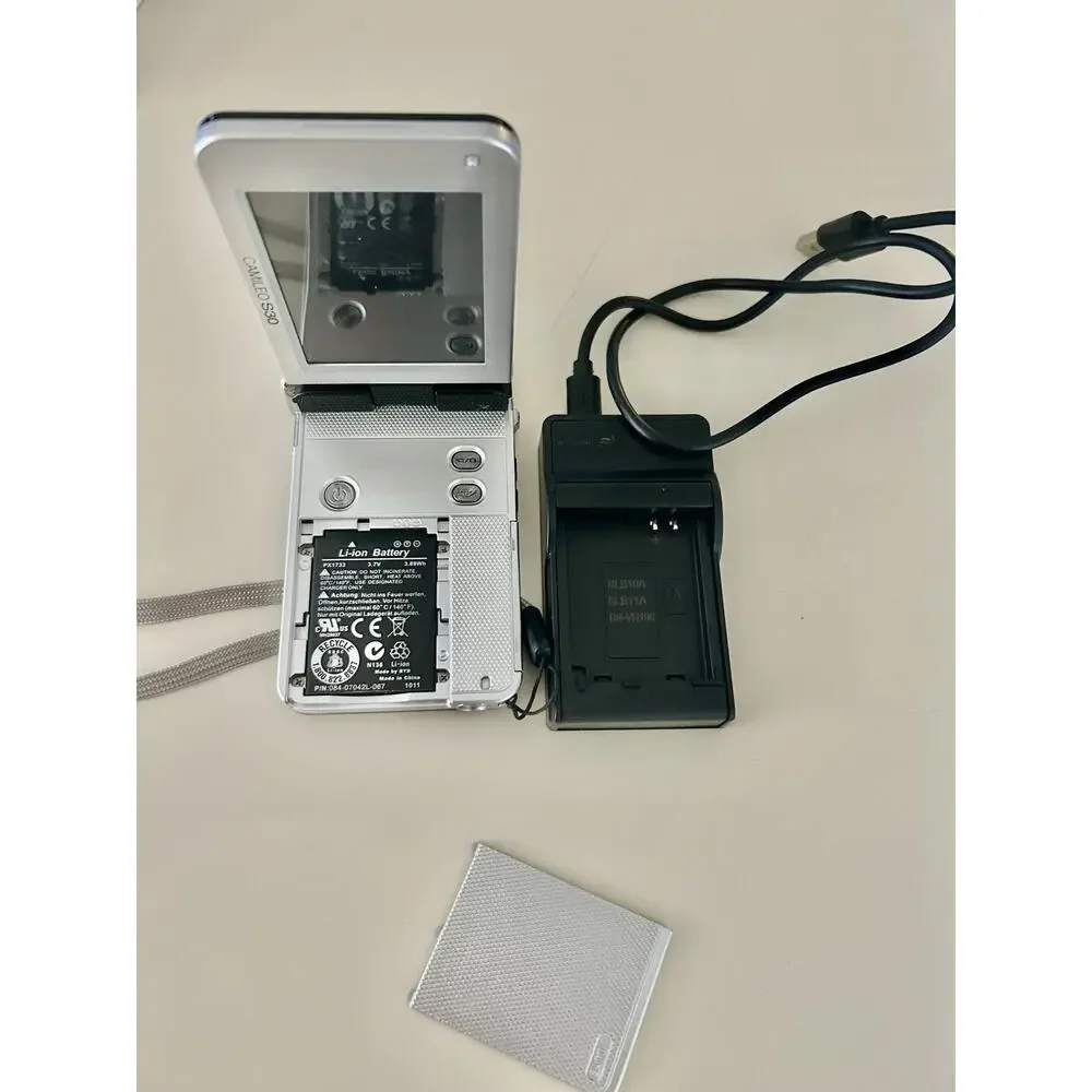 Toshiba Camileo S30 Digital Camera Camcorder HD 1920x1080 Black 8mp COMPLETE SET